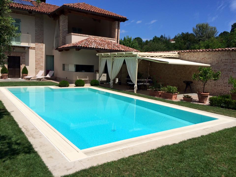 piscina a sfioro totale