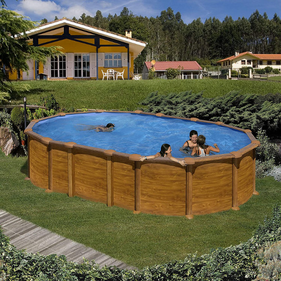 piscina fuori terra in acciaio con decorazioni effetto legno