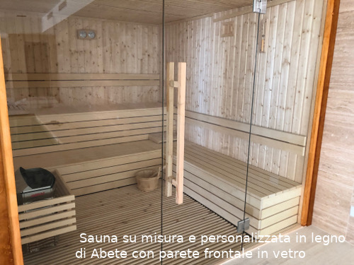 sauna su misura e personalizzata, in legno di abete con parete frontale in vetro